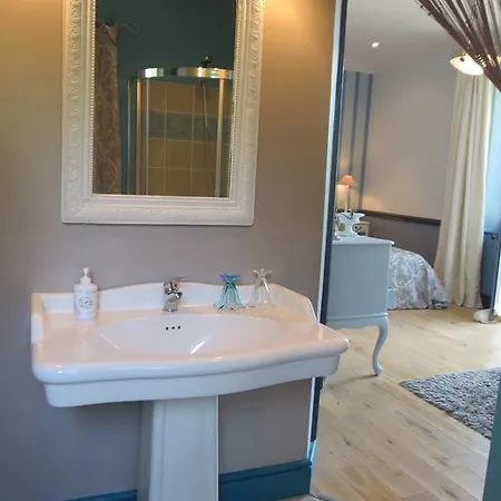 Demeure D'hotes L'hermitage Bed & Breakfast 3*