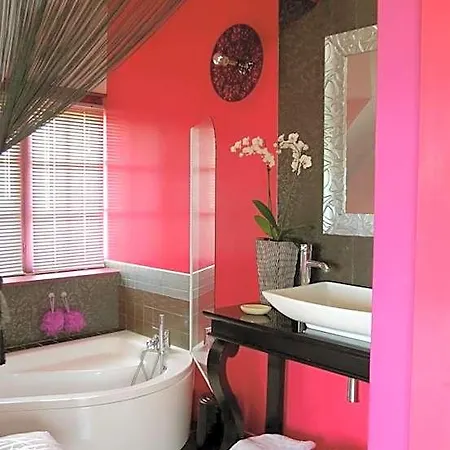 Demeure D'hotes L'hermitage Bed & Breakfast 3*