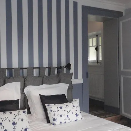 Demeure D'hotes L'hermitage Bed & Breakfast 3*