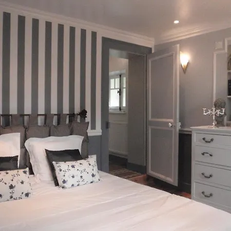 Demeure D'hotes L'hermitage Bed & Breakfast 3*